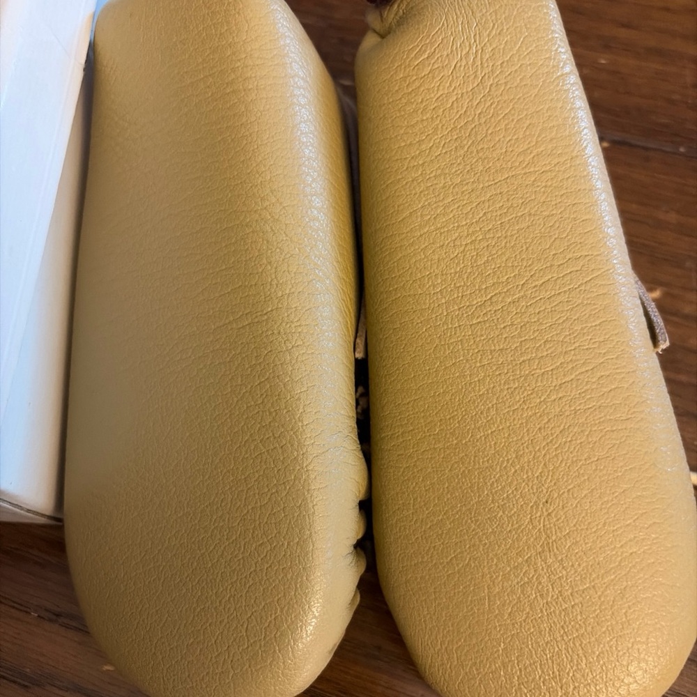 Vtg. New Minnetonka unisex moccasins - Picture 4 of 4